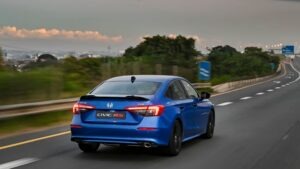 Honda Civic RS driving on the highway | Highway or Sporty Driving Representing Traditional Automatic